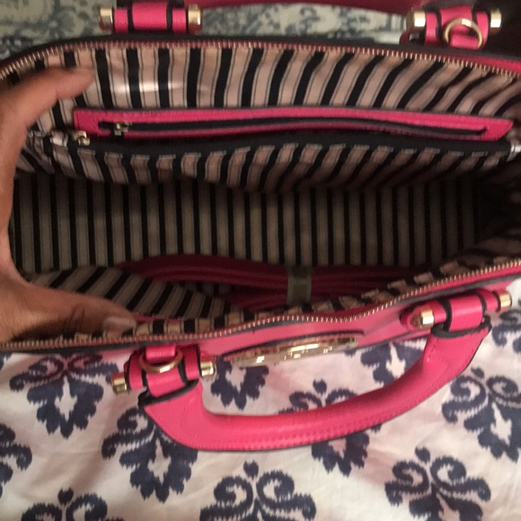 Fuschia hand bag - Picture 2 of 2